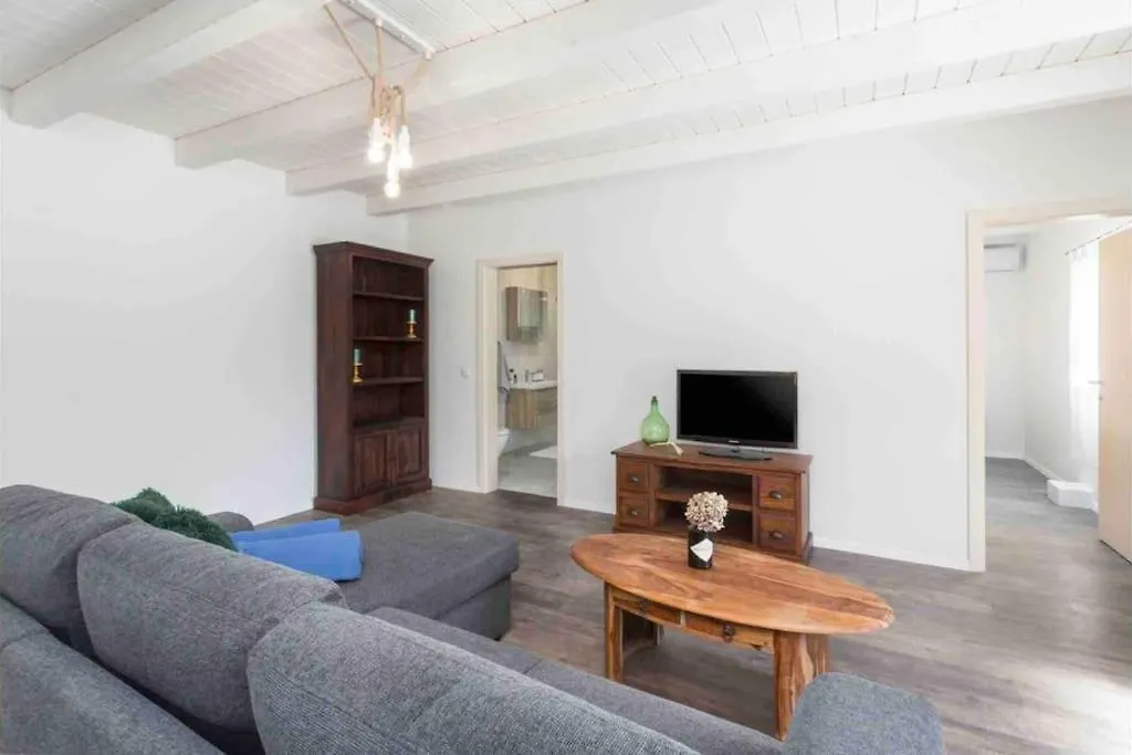 Tinjan Villa Rosa Kringa