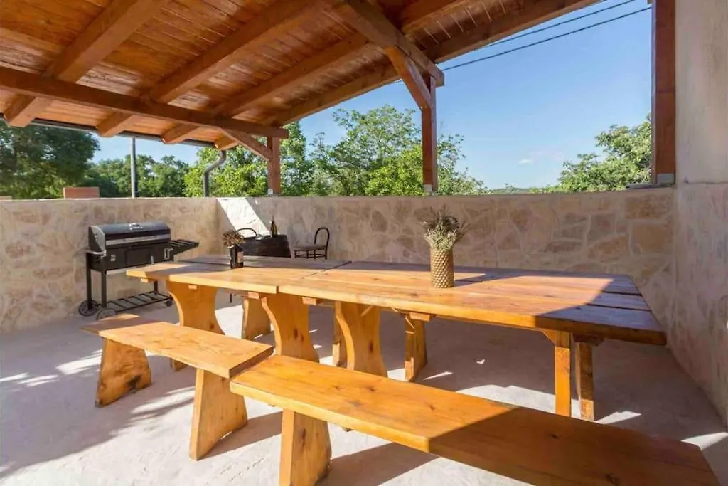 Tinjan Villa Rosa Kringa