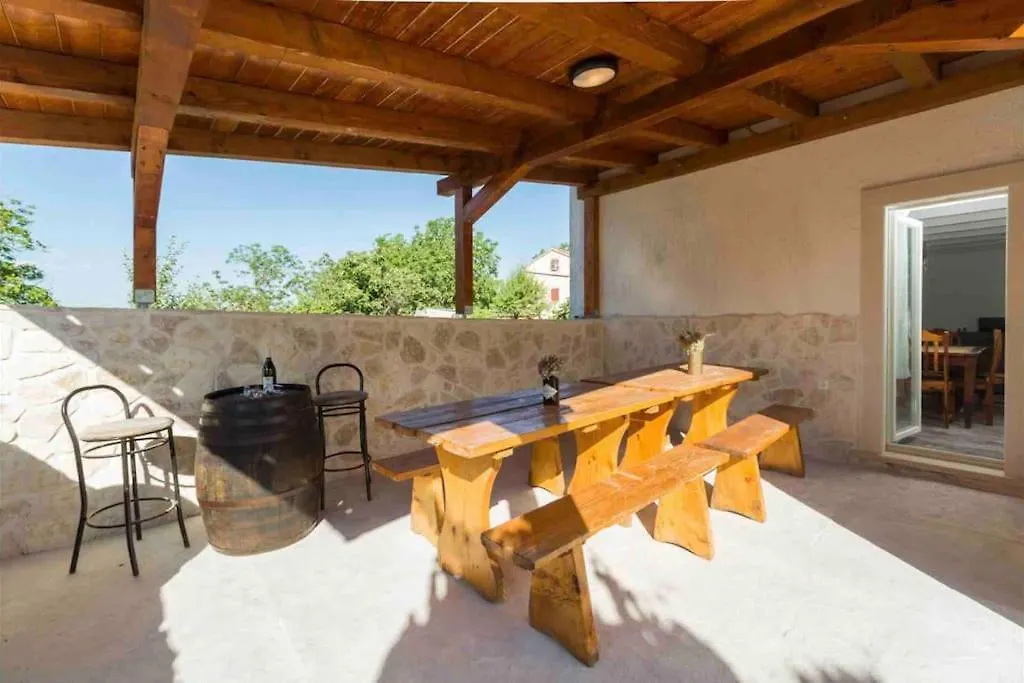 Tinjan Villa Rosa Kringa
